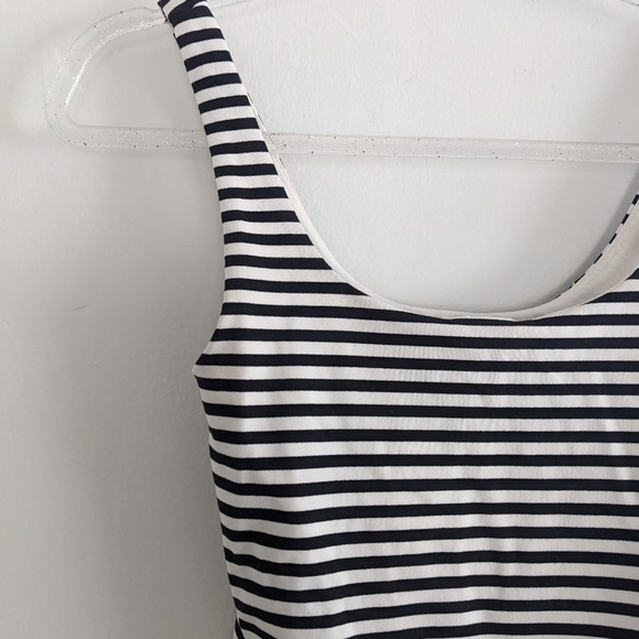 Lululemon Amala Tank Narrow Bold Striped Black Angel Wing Tank Top Size 4 - Picture 4 of 7